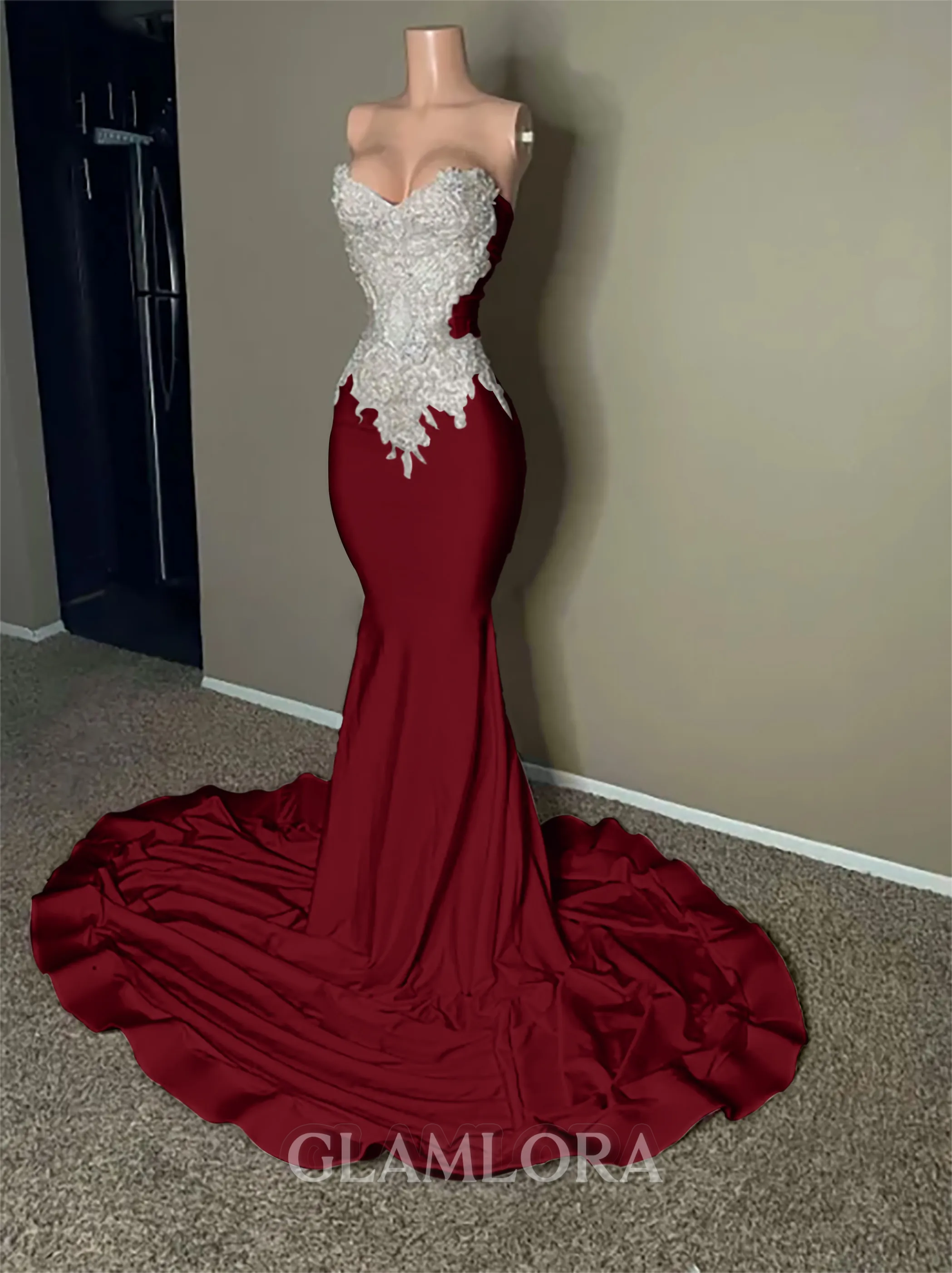 Exquisite Sheath Sweetheart Appliques Lace Court Train Jersey Dress